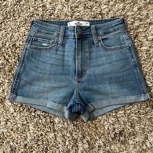 Hollister Size 5 light wash denim shorts.